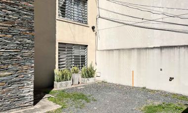 Venta depto 2 amb con patio y cochera. Moreno