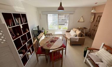 Venta depto 2 amb con patio y cochera. Moreno
