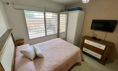 Venta depto 2 amb con patio y cochera. Moreno