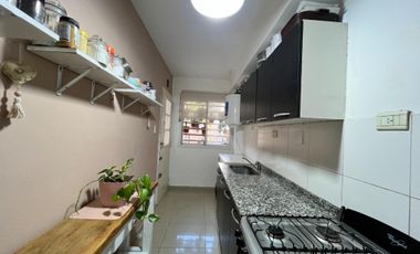 Venta depto 2 amb con patio y cochera. Moreno