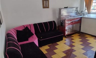 VENTA  CASA  CASTILLA PRIMER PISO CON APARTAESTUDIO AL LADO GANGA!!