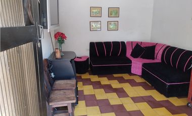 VENTA  CASA  CASTILLA PRIMER PISO CON APARTAESTUDIO AL LADO GANGA!!