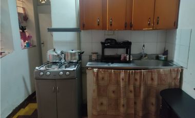 VENTA  CASA  CASTILLA PRIMER PISO CON APARTAESTUDIO AL LADO GANGA!!