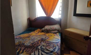 VENTA  CASA  CASTILLA PRIMER PISO CON APARTAESTUDIO AL LADO GANGA!!