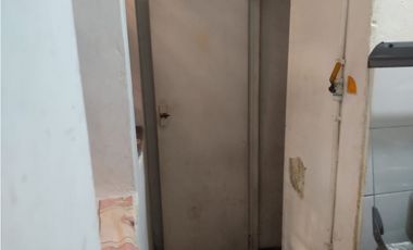 VENTA  CASA  CASTILLA PRIMER PISO CON APARTAESTUDIO AL LADO GANGA!!