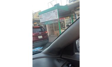 Propiedad Comercial en Venta con 3 Locales y Departamento