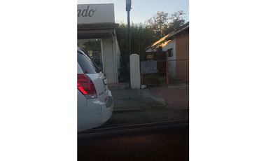 Propiedad Comercial en Venta con 3 Locales y Departamento