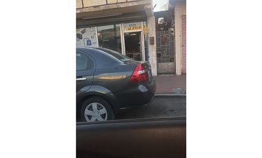 Propiedad Comercial en Venta con 3 Locales y Departamento