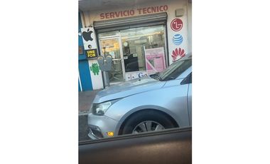 Propiedad Comercial en Venta con 3 Locales y Departamento