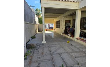 Amplia Casa en Esquina en Sector Aduana - Terreno de 800 m²
