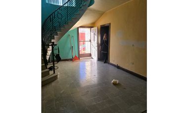 Amplia Casa en Esquina en Sector Aduana - Terreno de 800 m²