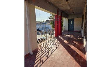 Amplia Casa en Esquina en Sector Aduana - Terreno de 800 m²