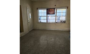 Amplia Casa en Esquina en Sector Aduana - Terreno de 800 m²