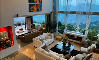 Casa Campestre Luxuri en via Palmas El Poblado  con vista a la Ciudad