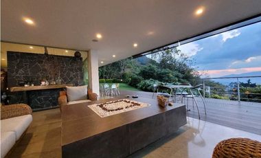 Casa Campestre Luxuri en via Palmas El Poblado  con vista a la Ciudad