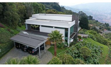 Casa Campestre Luxuri en via Palmas El Poblado  con vista a la Ciudad