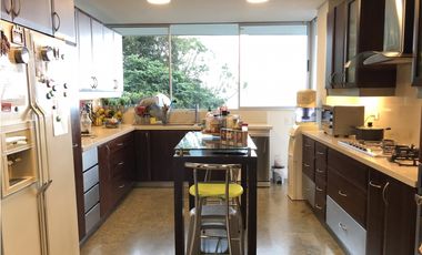 Casa Campestre Luxuri en via Palmas El Poblado  con vista a la Ciudad