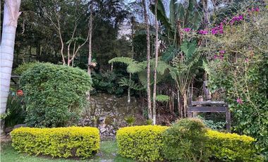 Casa Campestre Luxuri en via Palmas El Poblado  con vista a la Ciudad