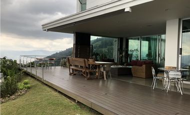 Casa Campestre Luxuri en via Palmas El Poblado  con vista a la Ciudad