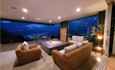 Casa Campestre Luxuri en via Palmas El Poblado  con vista a la Ciudad