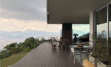 Casa Campestre Luxuri en via Palmas El Poblado  con vista a la Ciudad