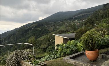 Casa Campestre Luxuri en via Palmas El Poblado  con vista a la Ciudad