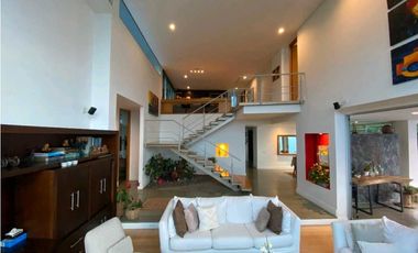 Casa Campestre Luxuri en via Palmas El Poblado  con vista a la Ciudad