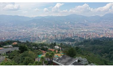 Casa Campestre Luxuri en via Palmas El Poblado  con vista a la Ciudad