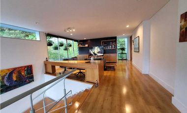 Casa Campestre Luxuri en via Palmas El Poblado  con vista a la Ciudad