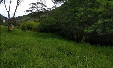 Lote en venta ubicado en La Siria, Ttiribí.