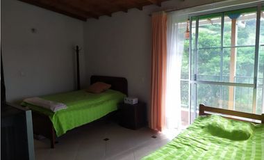 VENDO CASA CAMPESTRE MESITAS DEL COLEGIO