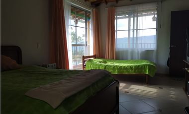 VENDO CASA CAMPESTRE MESITAS DEL COLEGIO