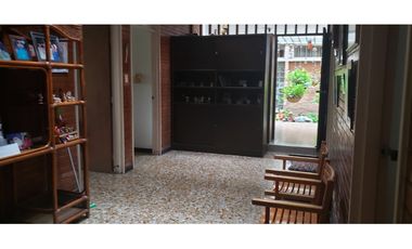 Casa de 6 hab y piscina en venta barrio La Magdalena - Girardot,
