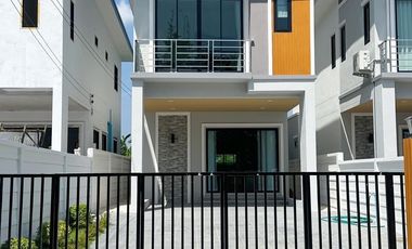 3 Bedroom Townhouse for sale in Sila, Khon Kaen