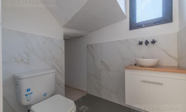 Casa en San Sebastián hermosa ubicación CON VISTA AL AGUA MB