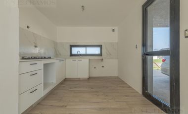 Casa en San Sebastián hermosa ubicación CON VISTA AL AGUA MB