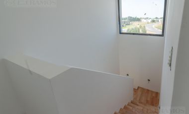 Casa en San Sebastián hermosa ubicación CON VISTA AL AGUA MB