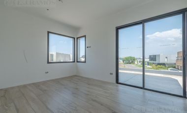 Casa en San Sebastián hermosa ubicación CON VISTA AL AGUA MB