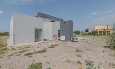 Casa en San Sebastián hermosa ubicación CON VISTA AL AGUA MB