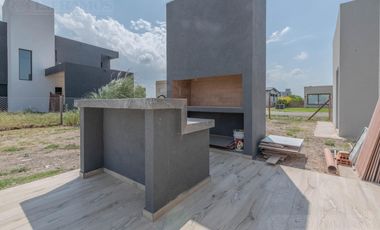 Casa en San Sebastián hermosa ubicación CON VISTA AL AGUA MB