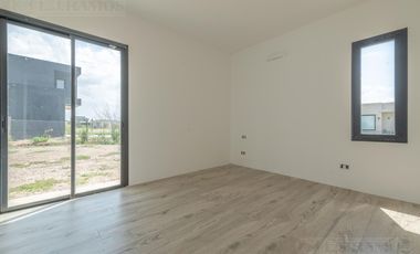 Casa en San Sebastián hermosa ubicación CON VISTA AL AGUA MB