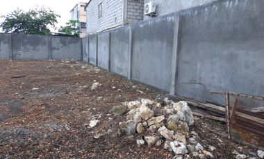 Alquilo Terreno Esquinero 420mt²  Via a la Costa atras de Logos SanS