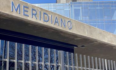 Oficina en prestigioso edificio de categoría en la mejor ubicación de Pilar