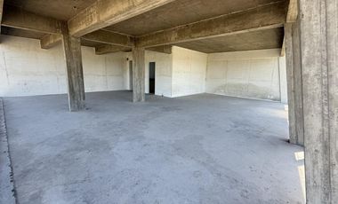Oficina en prestigioso edificio de categoría en la mejor ubicación de Pilar