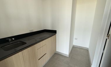 Oficina en prestigioso edificio de categoría en la mejor ubicación de Pilar