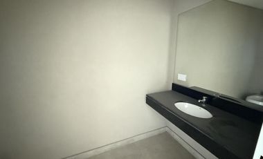 Oficina en prestigioso edificio de categoría en la mejor ubicación de Pilar