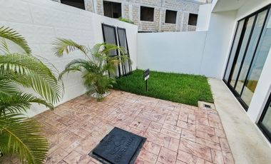 Casa · 3 Recámaras · Avenida Huayacan · Amenidades · Casa Club · SYB