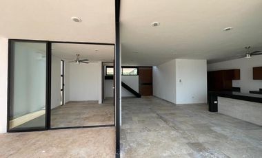 Exclusiva casa en venta en privada residencial zona de Tamanché.