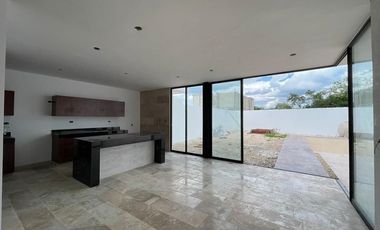 Exclusiva casa en venta en privada residencial zona de Tamanché.