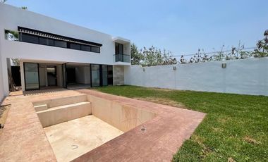 Exclusiva casa en venta en privada residencial zona de Tamanché.
